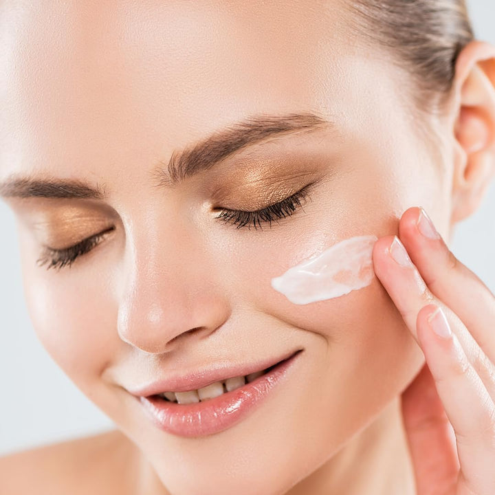 Refresh Botanicals - Brightening Facial Moisturizer (50ml) - Image 7